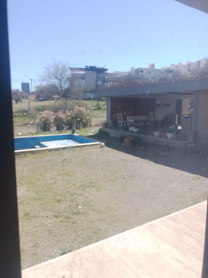 VENTA EXELENTE CASA EN BARRIO CERRADO CUMBRES DEL GOLF VILLA ALLENDE