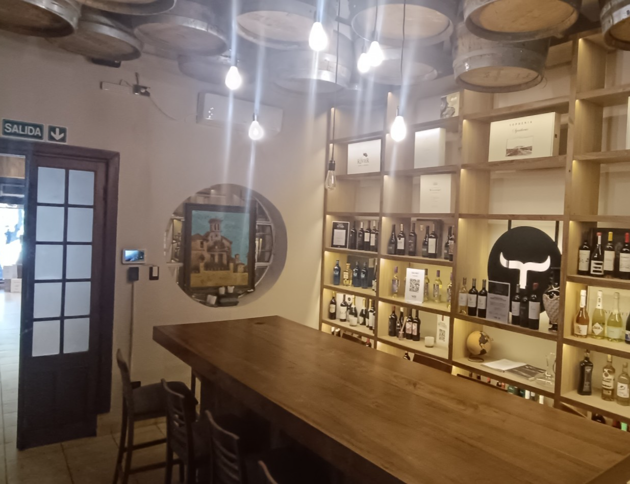 ALQUILER Excelente Local Comercial Sobre Bv. Chacabuco Barrio Nueva Cordoba