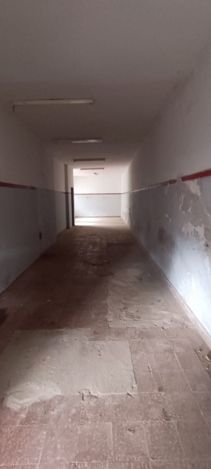 OPORTUNIDAD, INMUEBLE A RECICLAR, CASA + 3 LOCALES + 2 DEPARTAMENTOS