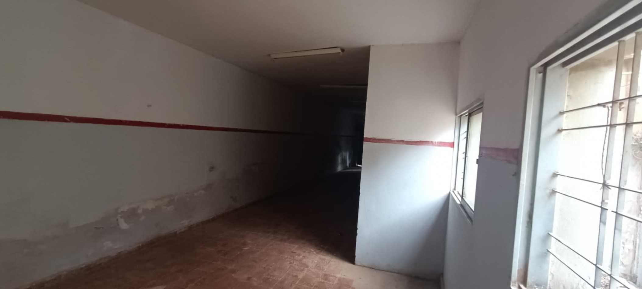 OPORTUNIDAD, INMUEBLE A RECICLAR, CASA + 3 LOCALES + 2 DEPARTAMENTOS