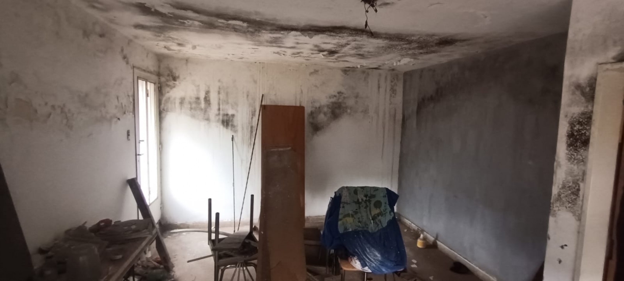 OPORTUNIDAD, INMUEBLE A RECICLAR, CASA + 3 LOCALES + 2 DEPARTAMENTOS