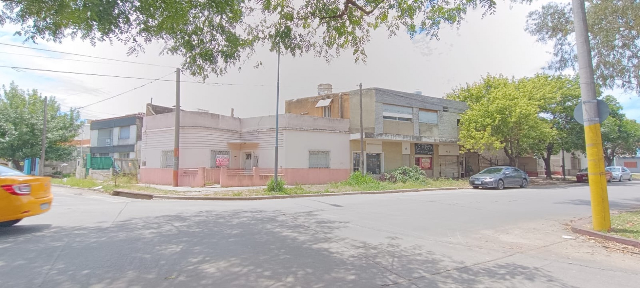 OPORTUNIDAD, INMUEBLE A RECICLAR, CASA + 3 LOCALES + 2 DEPARTAMENTOS