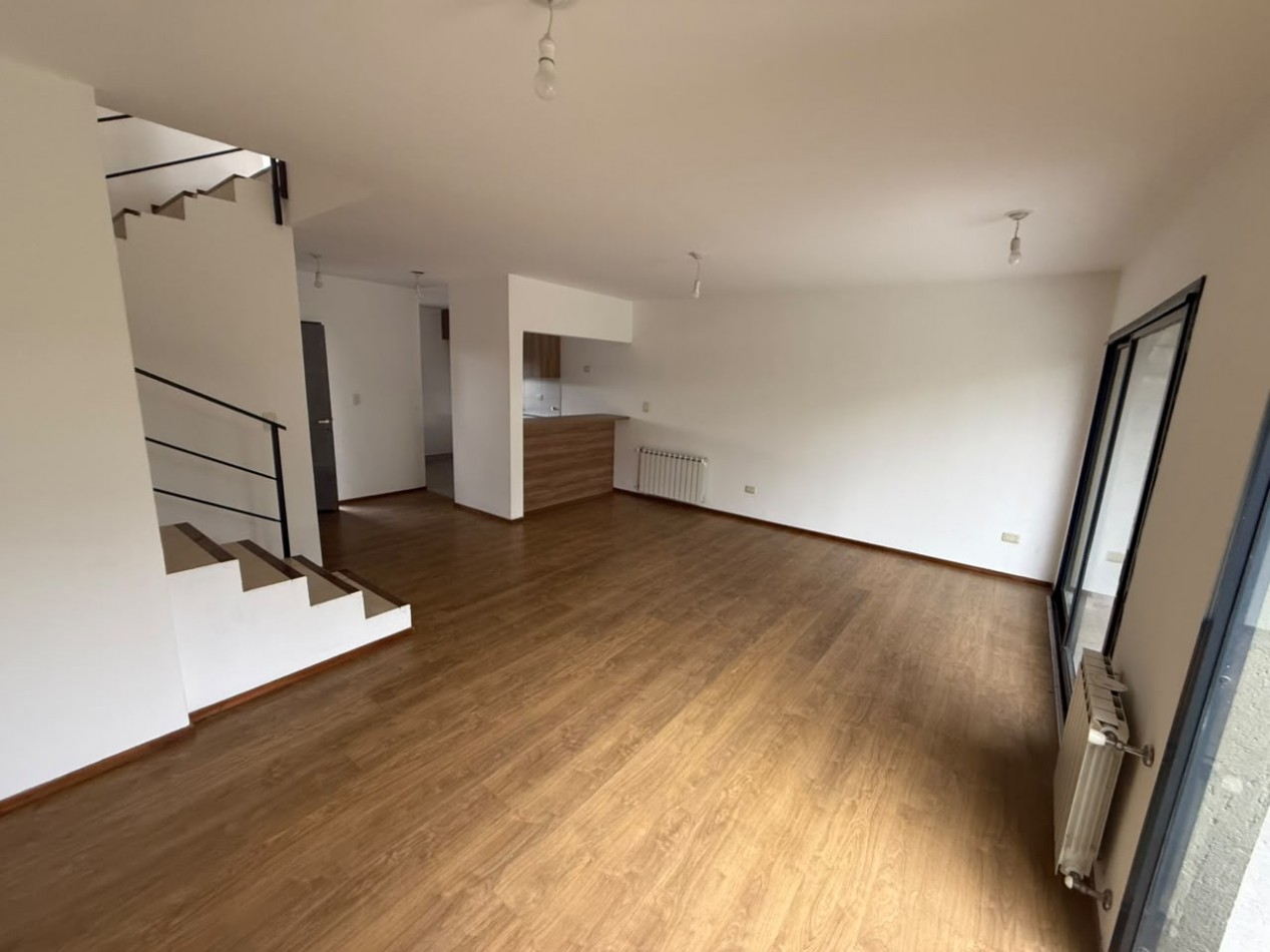 ALQUILER Duplex 3 dormiotrios, 3 baños barrio cerrado Claros del Bosque