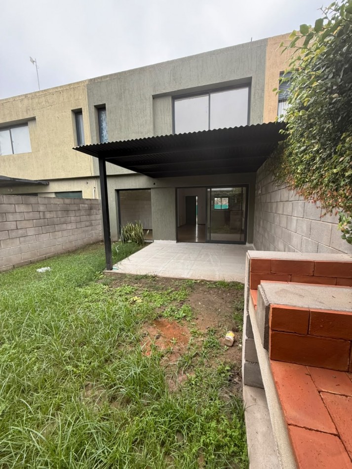 ALQUILER Duplex 3 dormiotrios, 3 baños barrio cerrado Claros del Bosque