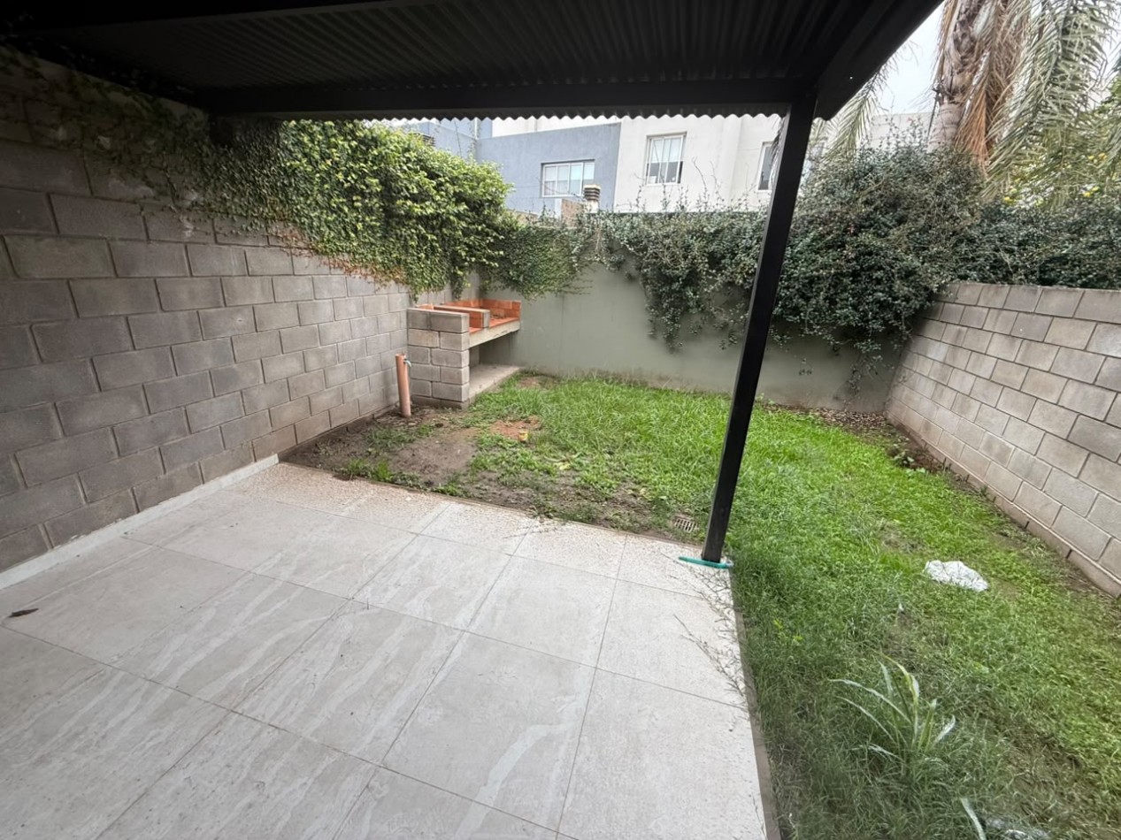 ALQUILER Duplex 3 dormiotrios, 3 baños barrio cerrado Claros del Bosque