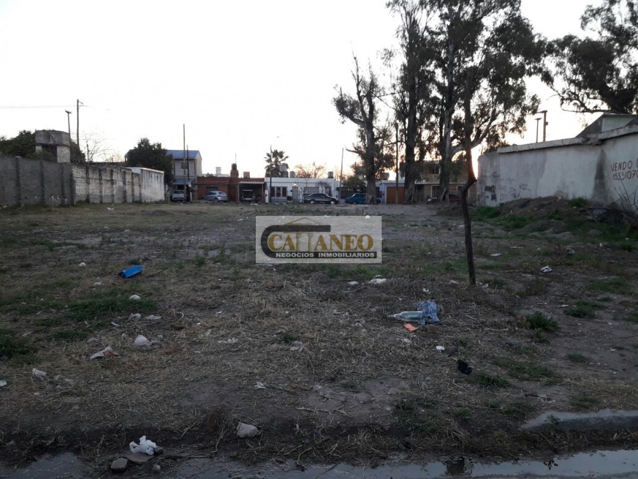 Venta Importante Propiedad de 6 lotes mas galpon de 550 m2 a reparar Barrio Alejandro Carbo