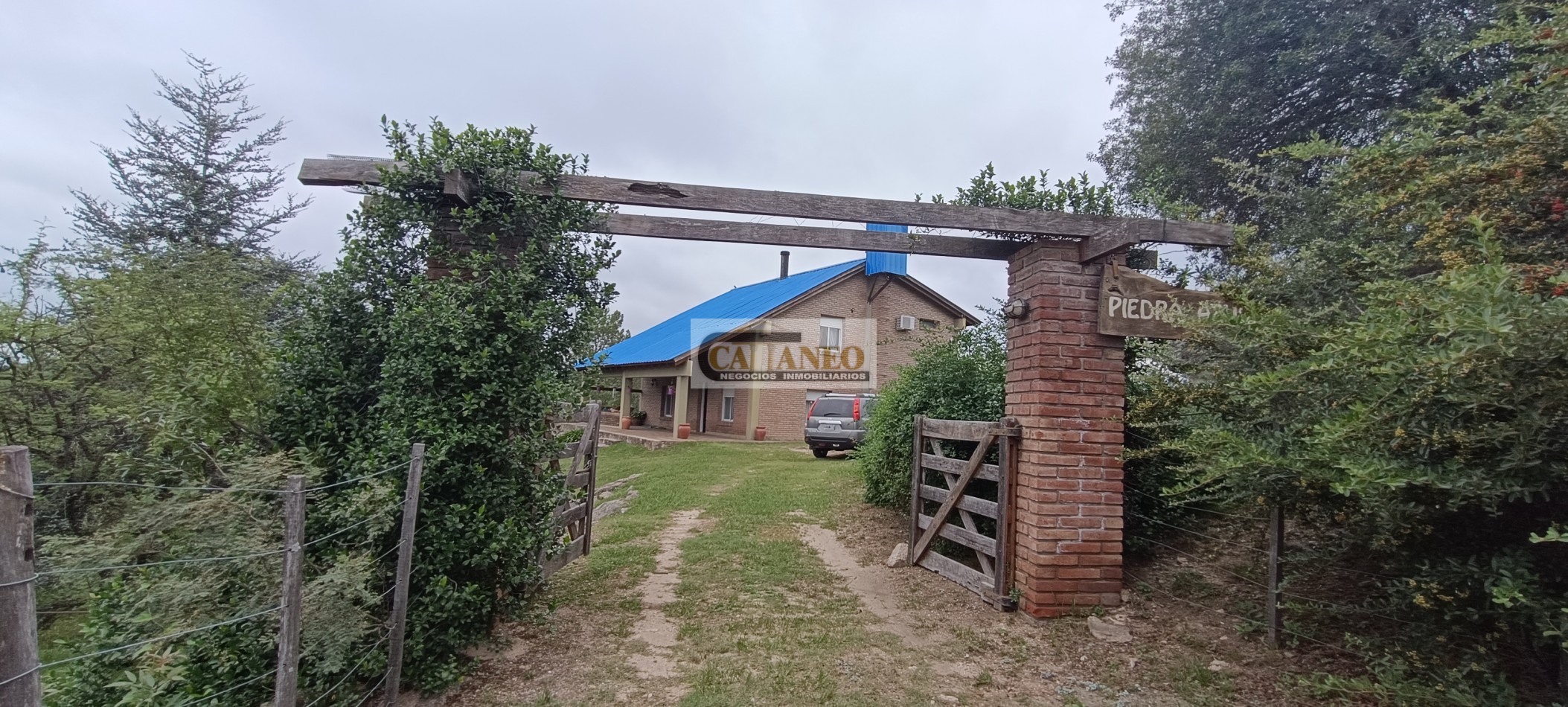 Venta Importante propiedad zona Falda del Carmen Barrio Los Encantos 3500m2 terreno 250 m2 cub.